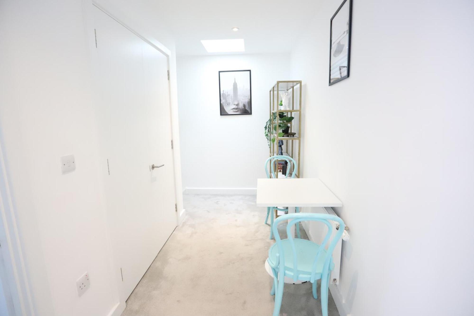 Spacious 3-Story Retreat With Rooftop Terrace And Modern Amenities 伦敦 外观 照片