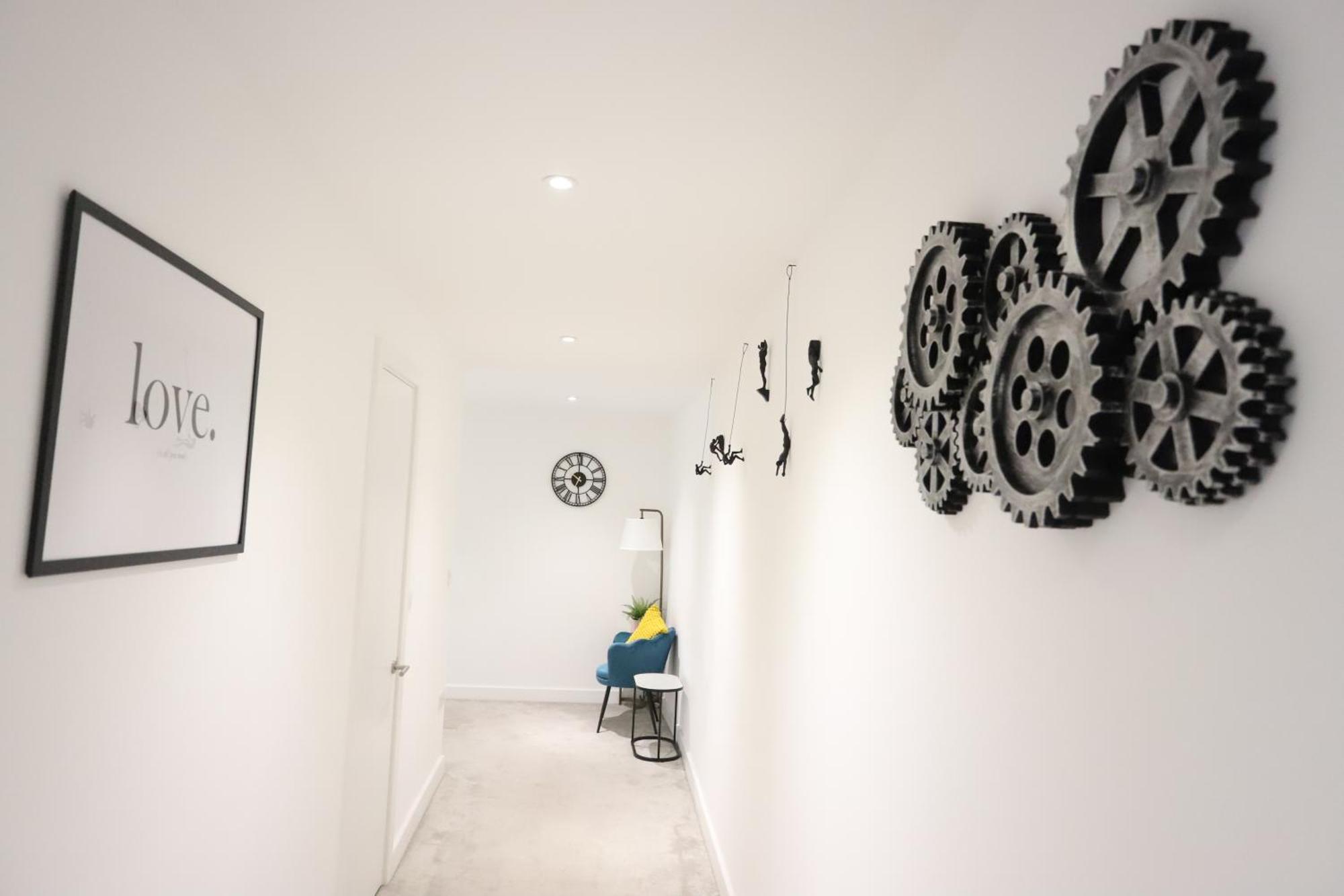 Spacious 3-Story Retreat With Rooftop Terrace And Modern Amenities 伦敦 外观 照片