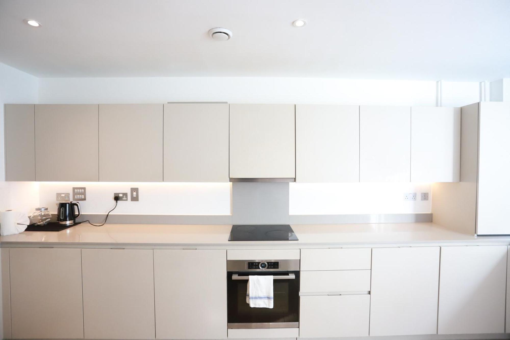 Spacious 3-Story Retreat With Rooftop Terrace And Modern Amenities 伦敦 外观 照片