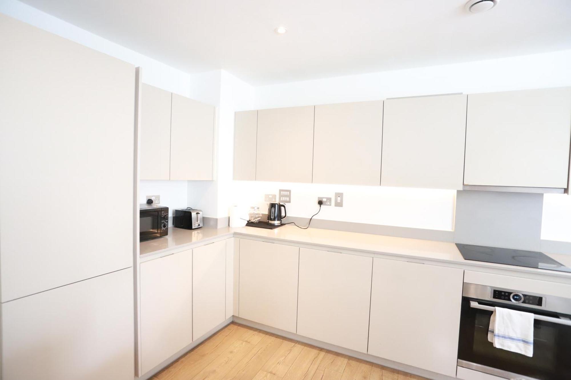 Spacious 3-Story Retreat With Rooftop Terrace And Modern Amenities 伦敦 外观 照片
