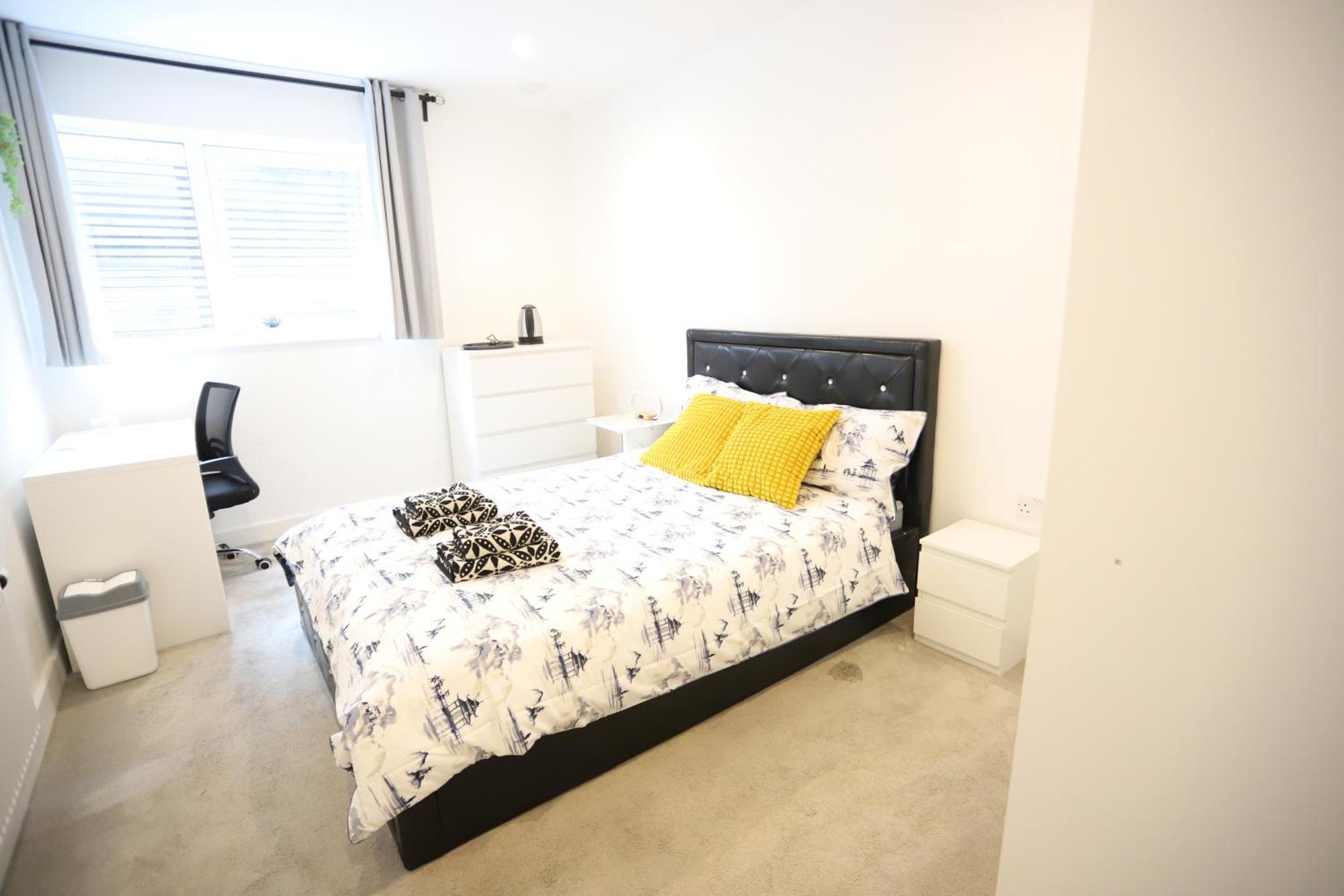 Spacious 3-Story Retreat With Rooftop Terrace And Modern Amenities 伦敦 外观 照片