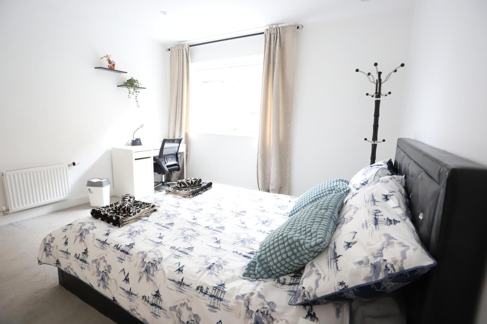 Spacious 3-Story Retreat With Rooftop Terrace And Modern Amenities 伦敦 外观 照片
