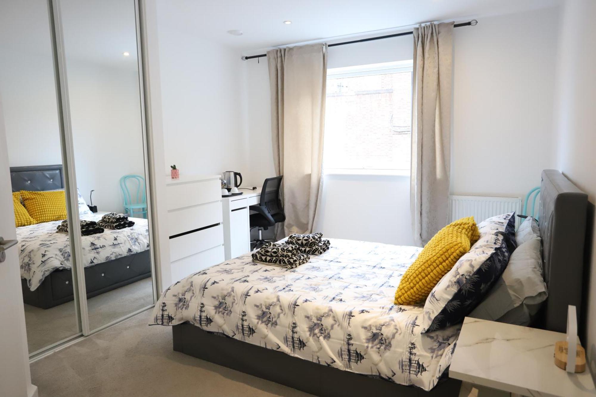 Spacious 3-Story Retreat With Rooftop Terrace And Modern Amenities 伦敦 外观 照片