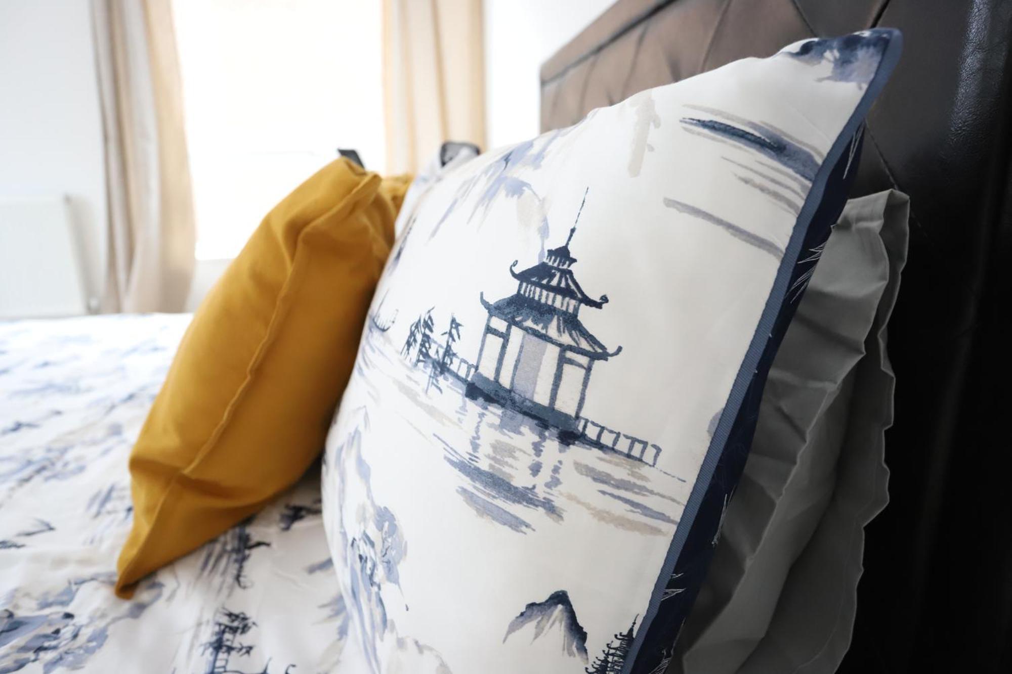 Spacious 3-Story Retreat With Rooftop Terrace And Modern Amenities 伦敦 外观 照片