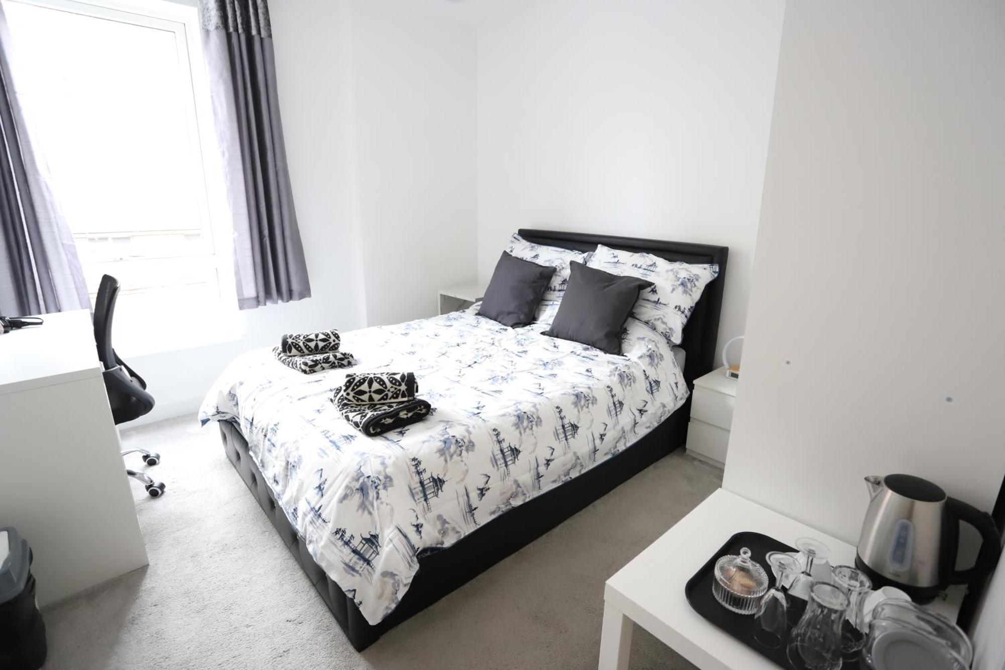 Spacious 3-Story Retreat With Rooftop Terrace And Modern Amenities 伦敦 外观 照片
