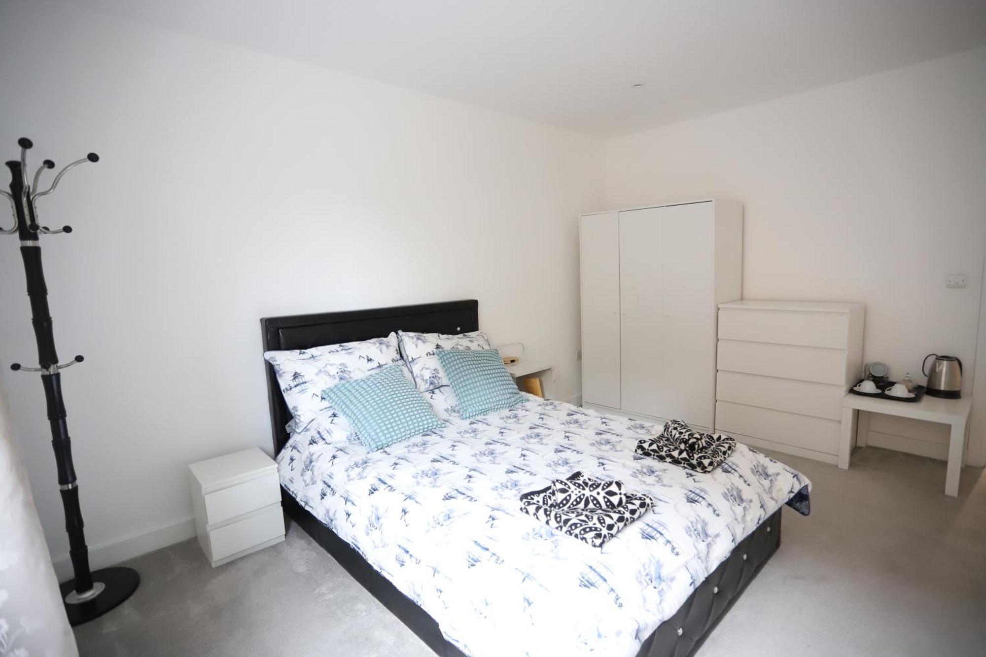 Spacious 3-Story Retreat With Rooftop Terrace And Modern Amenities 伦敦 外观 照片