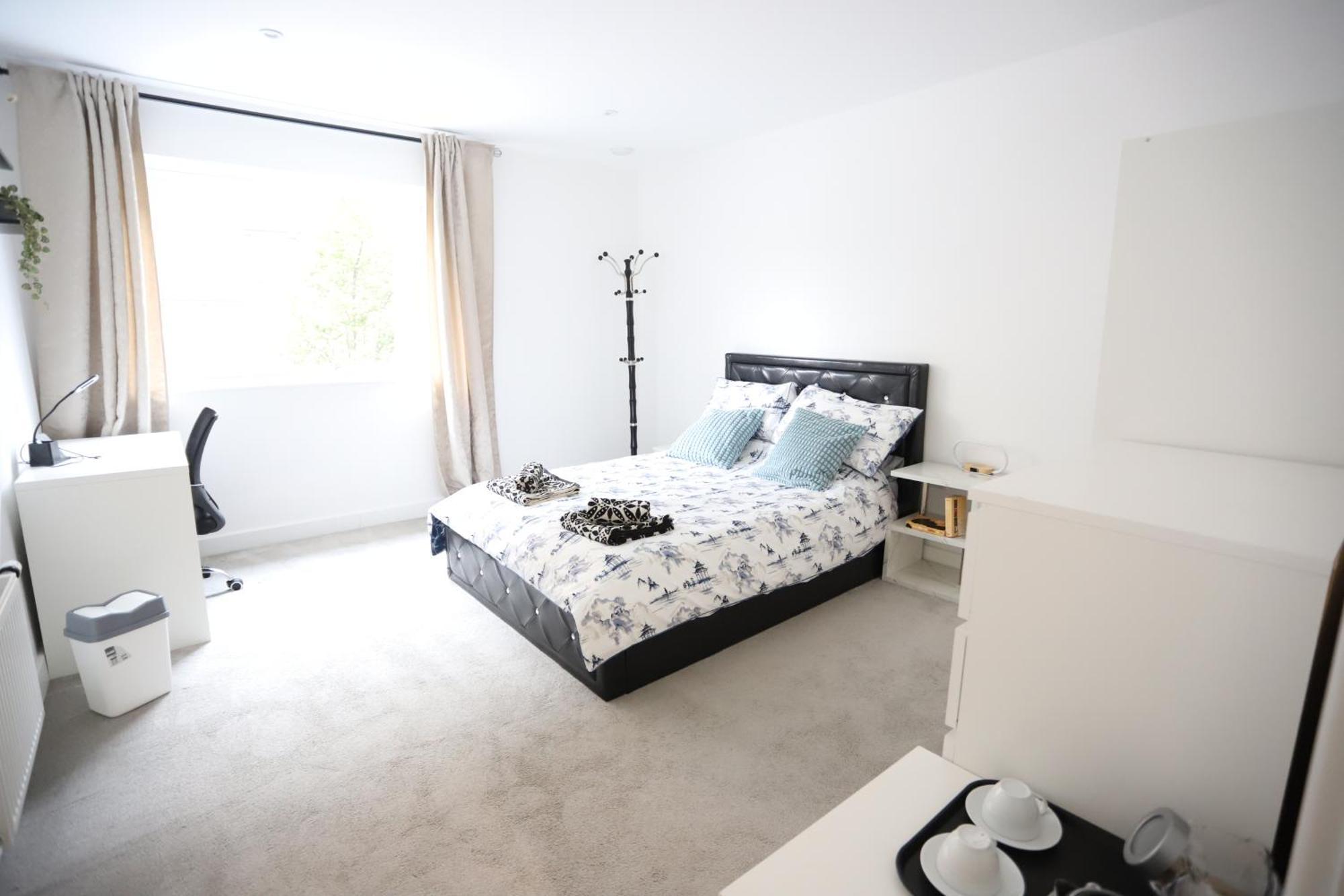 Spacious 3-Story Retreat With Rooftop Terrace And Modern Amenities 伦敦 外观 照片