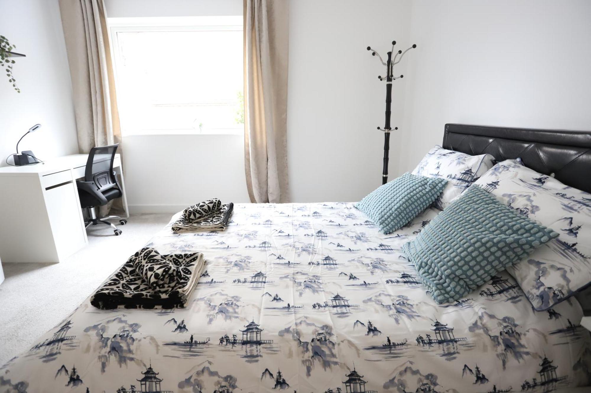 Spacious 3-Story Retreat With Rooftop Terrace And Modern Amenities 伦敦 外观 照片